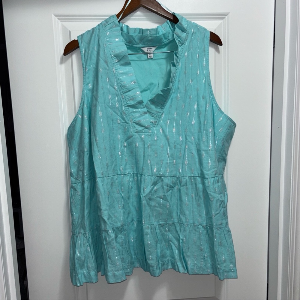 Crown & Ivy Aqua/Metallic Sleeveless Blouse with ruffled Collar